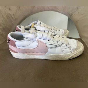 Nike Women’s size 7 blazer low ‘77 Jumbo